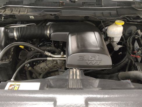 Used 2018 RAM 1500 Express AWD/4WD image 30