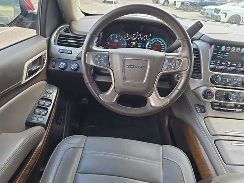 Used 2019 GMC Yukon Denali w/ Denali Ultimate Package image 13