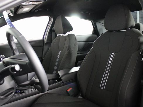 Certified 2025 Hyundai Elantra SEL image 15