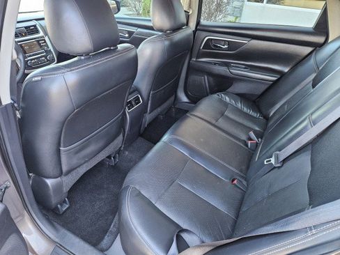 Used 2017 Nissan Altima 2.5 SL w/ Moonroof Package image 26