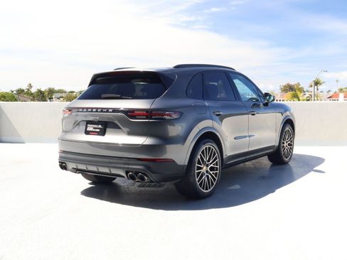 Certified 2023 Porsche Cayenne w/ Premium Package AWD/4WD image 9