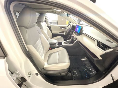 Used 2025 Toyota RAV4 Limited w/ Advanced Technology Package FWD image 31