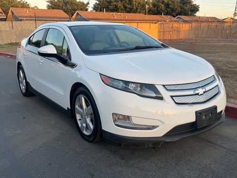 Used 2013 Chevrolet Volt Premium w/ Premium Trim Package image 3