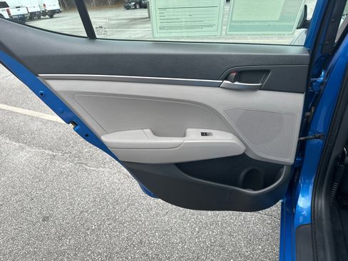 Used 2017 Hyundai Elantra SE image 21
