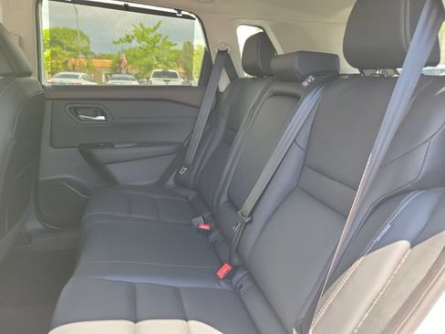 Used 2023 Nissan Rogue SL w/ SL Premium Package FWD image 12