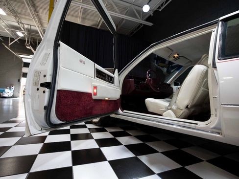 Used 1990 Cadillac De Ville Coupe image 41