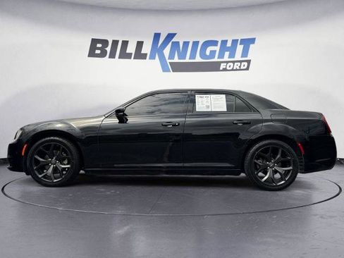 Used 2022 Chrysler 300 S w/ Comfort Group RWD image 2