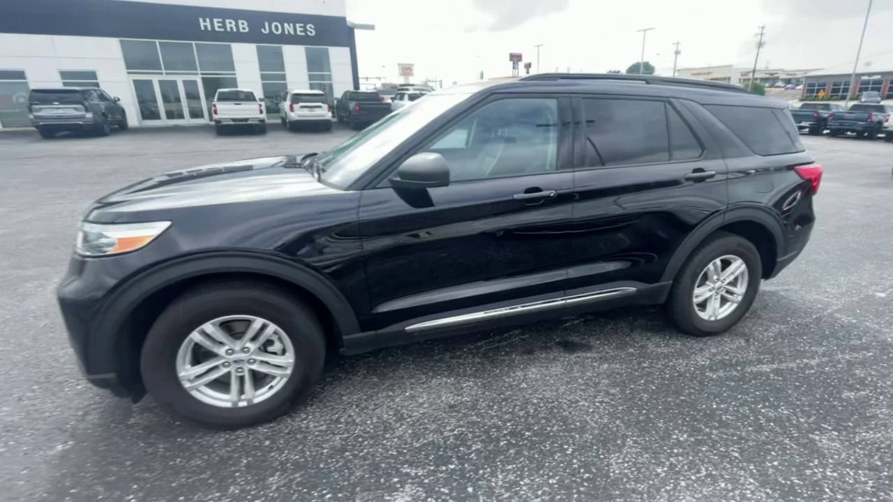 Used 2024 Ford Explorer XLT w/ Equipment Group 202A AWD/4WD image 6
