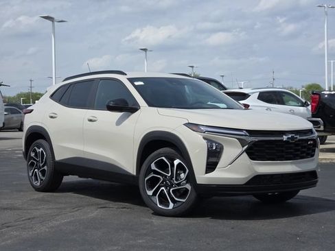 New 2026 Chevrolet Trax RS w/ Driver Confidence Package FWD image 2
