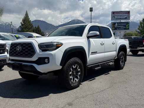 Used 2020 Toyota Tacoma TRD Off-Road w/ Technology Package AWD/4WD image 15