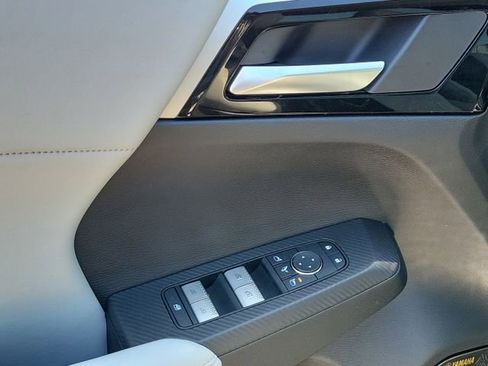 New 2025 Mitsubishi Outlander SE image 18