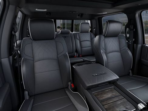 New 2026 RAM 2500 Limited AWD/4WD image 17