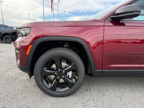 New 2025 Jeep Grand Cherokee Laredo image 27