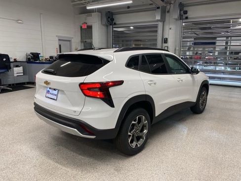 New 2026 Chevrolet Trax LT w/ Driver Confidence Package FWD image 5