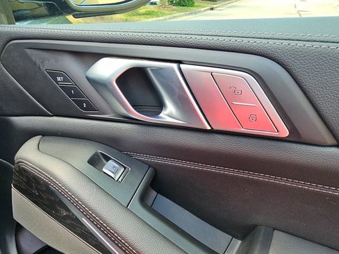 Used 2021 BMW X7 xDrive40i w/ Premium Package image 38