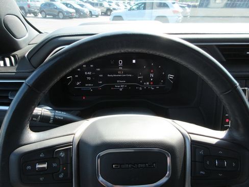Used 2022 GMC Yukon Denali w/ Denali Premium Package AWD/4WD image 32