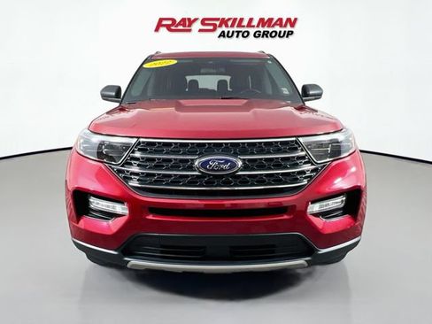 Used 2022 Ford Explorer XLT w/ Equipment Group 202A AWD/4WD image 2