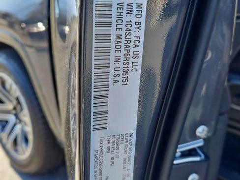 Used 2024 Jeep Wagoneer L 2WD w/ Premium Group I image 28