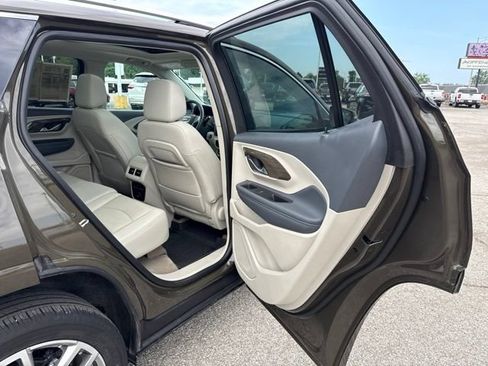 Used 2023 GMC Terrain Denali w/ Denali Premium Package AWD/4WD image 15