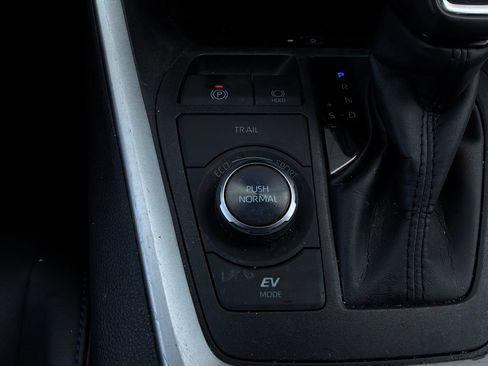Used 2025 Toyota RAV4 XSE w/ Advanced Technology Package AWD/4WD image 29