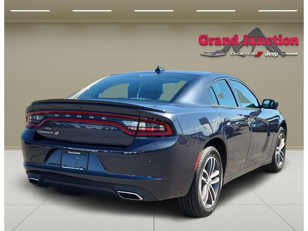 Used 2019 Dodge Charger SXT AWD/4WD image 3