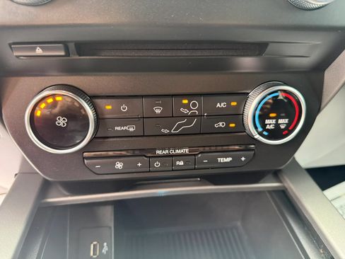 Used 2018 Ford Expedition XLT AWD/4WD image 26