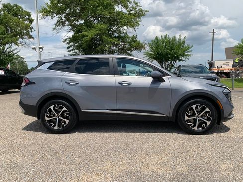 Used 2024 Kia Sportage EX FWD image 2