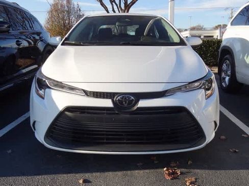 Used 2023 Toyota Corolla LE image 2