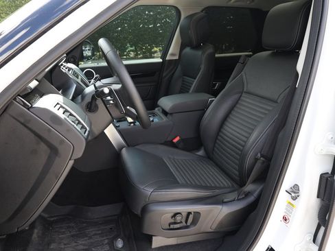 Used 2024 Land Rover Discovery S AWD/4WD image 17