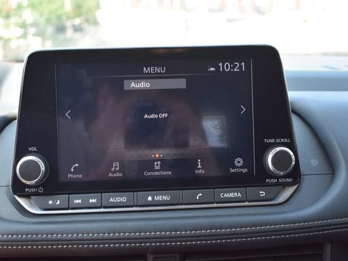 Used 2025 Nissan Rogue SV AWD/4WD image 17