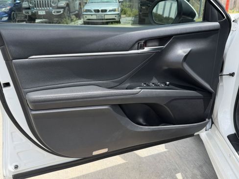 Used 2018 Toyota Camry XSE FWD image 8