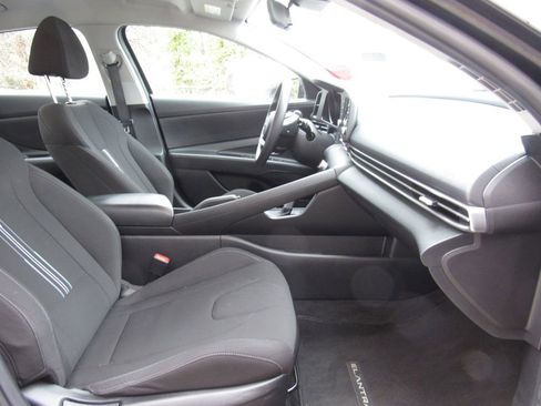 Used 2022 Hyundai Elantra SEL image 16