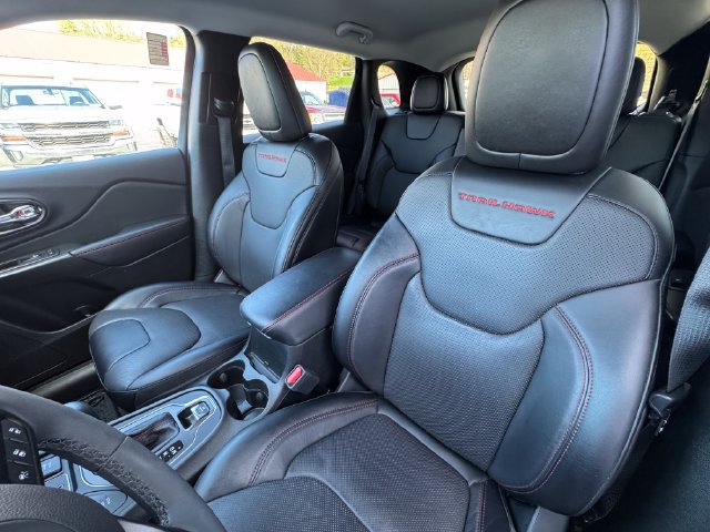 Used 2022 Jeep Cherokee Trailhawk w/ Sound & Nav Group AWD/4WD image 32
