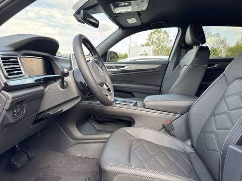 New 2026 Volkswagen Atlas Cross Sport SE image 11