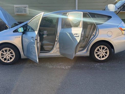 Used 2014 Toyota Prius V Two image 11