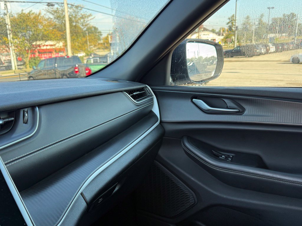 Used 2023 Jeep Grand Cherokee Altitude AWD/4WD image 22