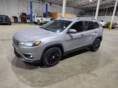 Used 2019 Jeep Cherokee Latitude w/ Popular Appearance Group
