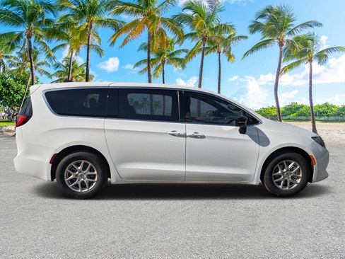 New 2025 Chrysler Voyager LX image 2