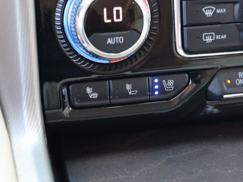 Used 2023 GMC Yukon Denali w/ Advanced Technology Package AWD/4WD image 32