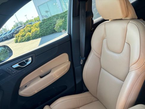 Certified 2025 Volvo XC60 B5 Ultra w/ Protection Package Premier AWD/4WD image 28