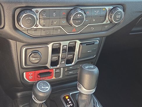 Used 2025 Jeep Wrangler Unlimited Sport AWD/4WD image 18