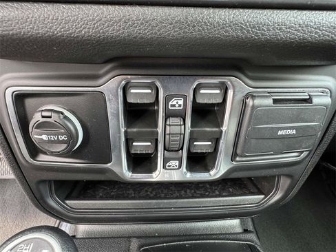 Used 2025 Jeep Gladiator Sport image 19