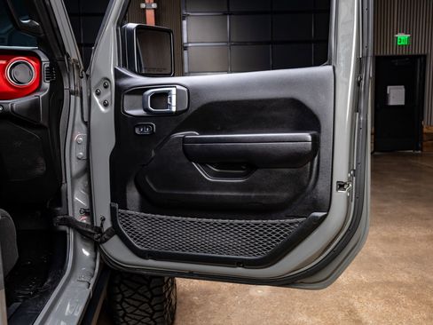 Used 2021 Jeep Wrangler Unlimited Rubicon AWD/4WD image 36