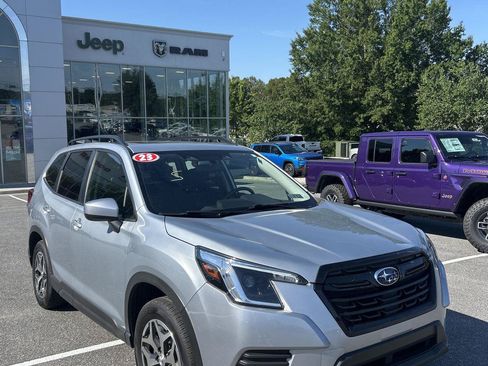 Used 2023 Subaru Forester Premium AWD/4WD image 1