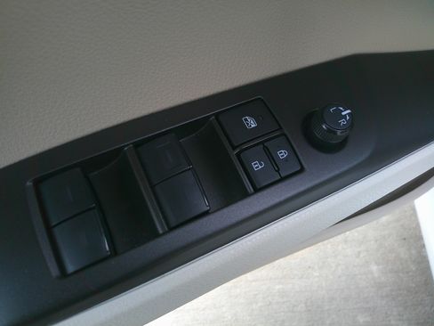 Used 2023 Toyota Camry LE image 18