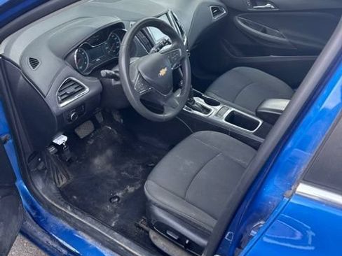 Used 2017 Chevrolet Cruze LT w/ Convenience Package FWD image 8