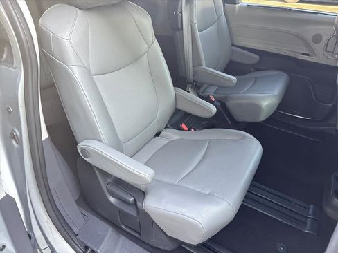 Used 2023 Toyota Sienna XLE image 47