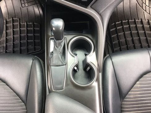 Used 2021 Toyota Camry SE image 17