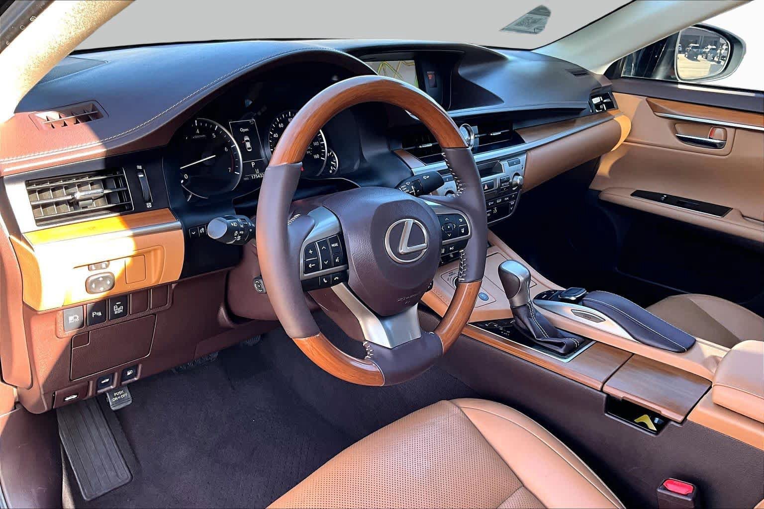 Used 2017 Lexus ES 350 w/ Luxury Package FWD image 16