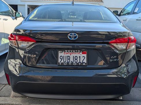 Used 2025 Toyota Corolla LE w/ LE Premium Package FWD image 3